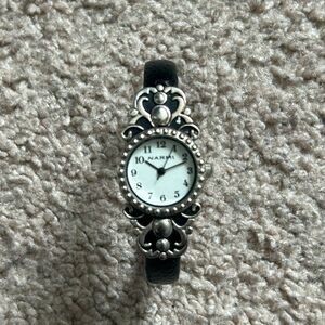 Narmi‎ women’s vintage silver/black bracelet wristwatch fits a small sized wrist